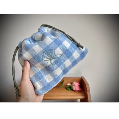 68包邮｜出口韩国厚实毛呢料秋冬蓝白大格子高级草绿抽绳收纳袋