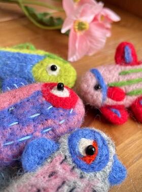 68包邮｜尼泊尔进口手工羊毛毡绚烂彩色幸运小鱼装饰胸针配饰