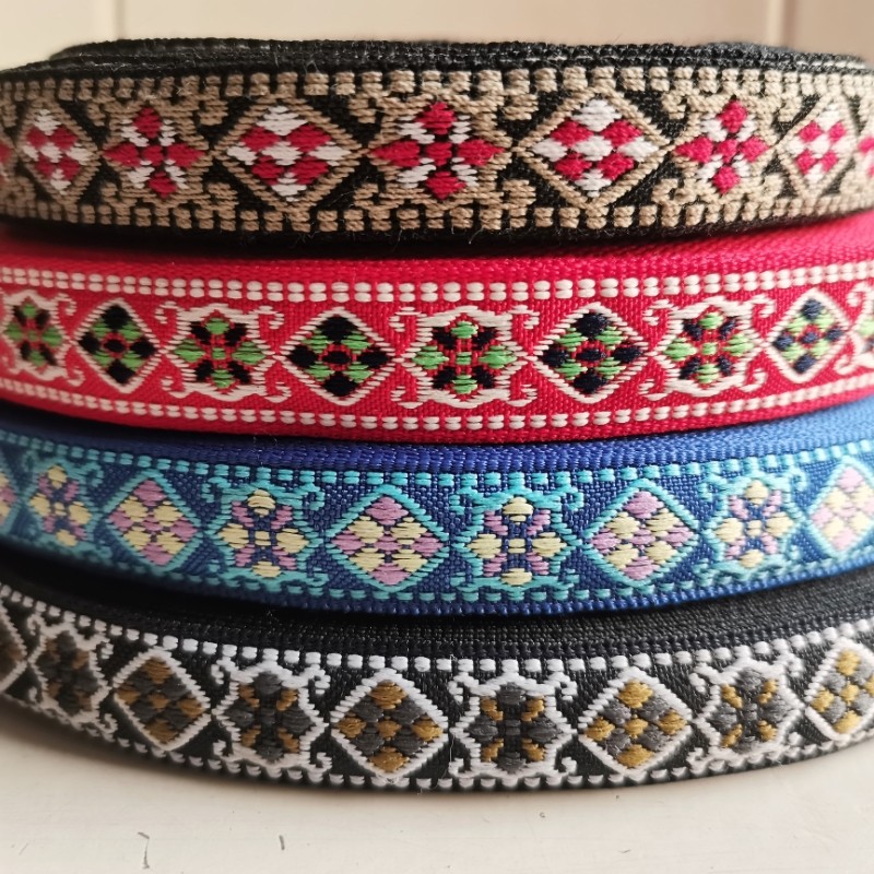 新品彩色民族花边织带辅料服装布料苗族手工刺绣装饰领口袖口布条,纺织面料/辅料/配套,服装花边,淘宝优惠券,粉丝福利购,淘宝优惠卷