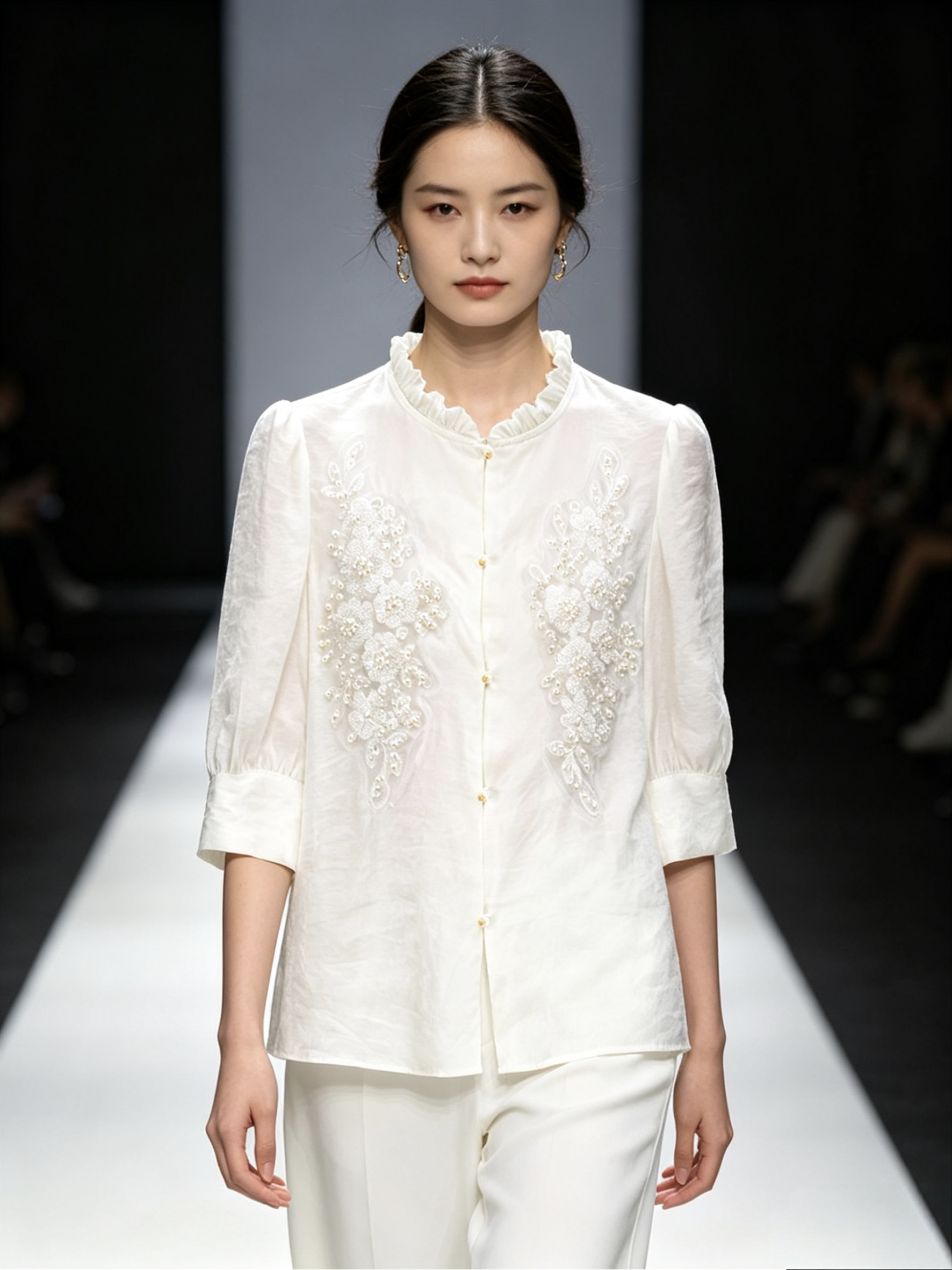 2026夏季新款女装白色蕾丝钉珠刺绣中袖衬衫宽松时尚名媛百搭