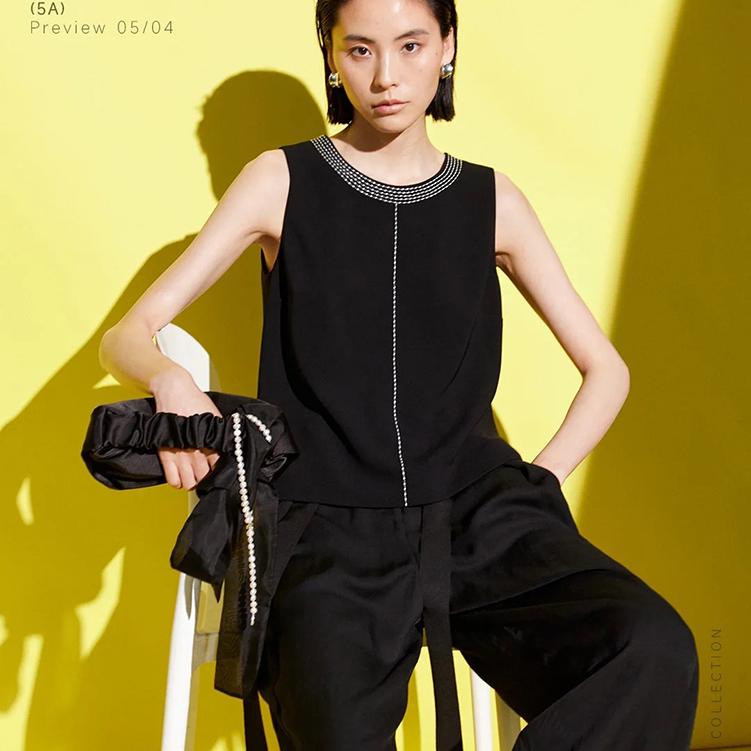 黑白两色钉珠时尚背心上衣