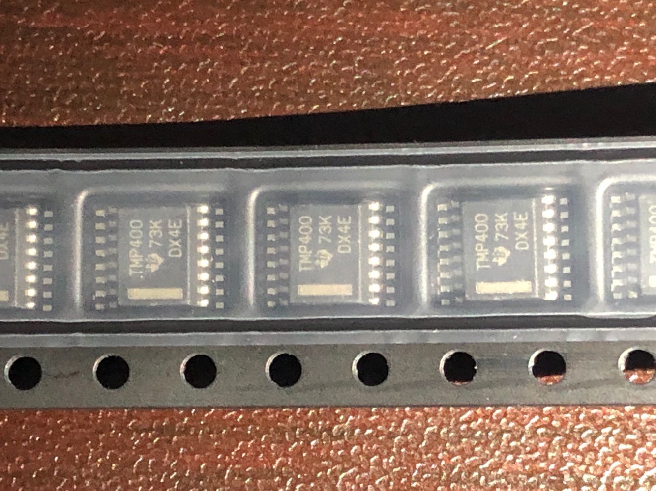 TMP400AIDBQT TMP400 温度传感器 模拟和数字输出