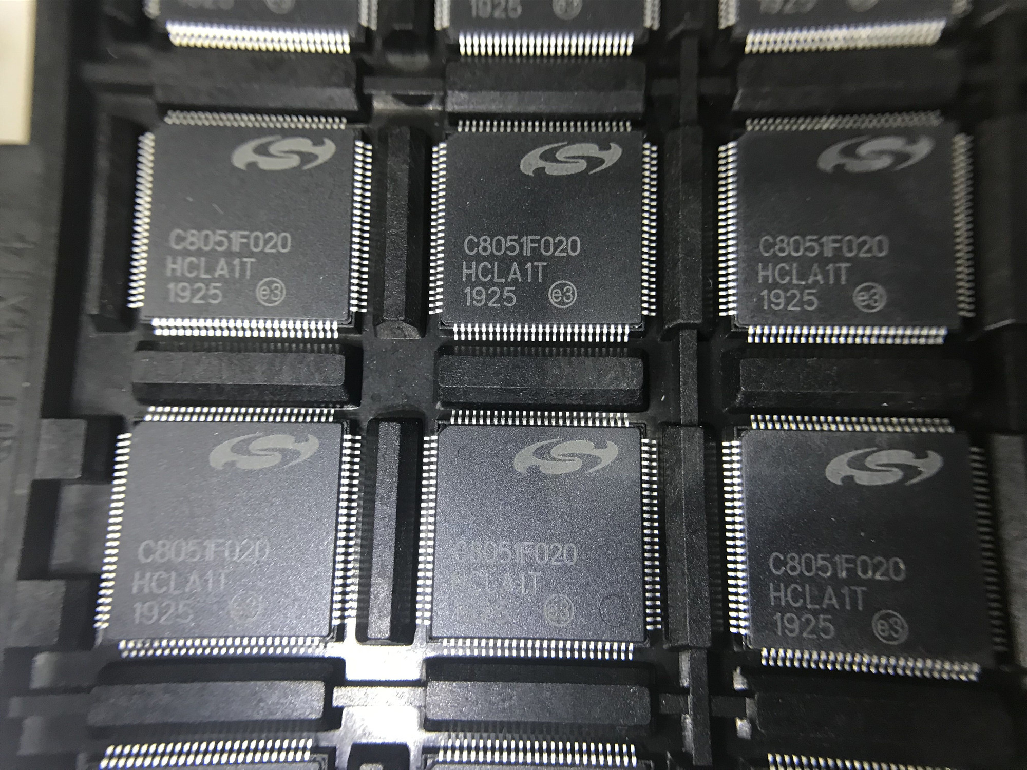 C8051F020-GQR C8051F020 散新 保质量 实体现货