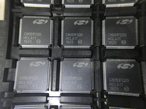 C8051F020-GQR C8051F020 散新 保质量 实体现货