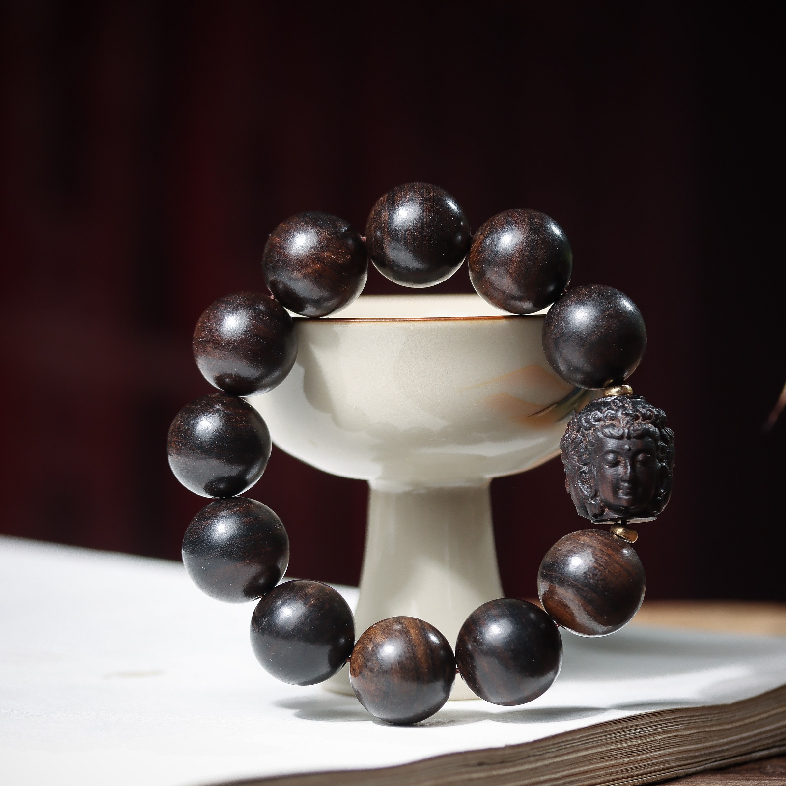 沉香木雕刻三面观音菩萨手串