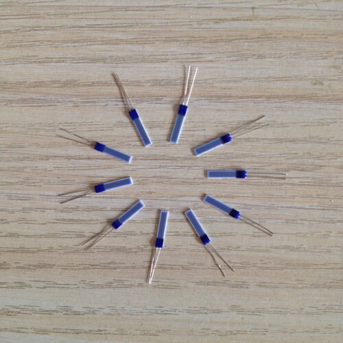 尺寸3.9*2.1*0.9mm，分度号涵盖：PT100/PT500/PT1000，精度涵盖：1/3B  /  A / B。Class 1/3 B:  0&deg;C to +150&deg;C， Class A: -50&deg;C to +300&deg;C，Class B: -70&deg;C to +500&deg;C。