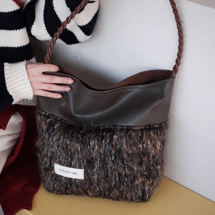 棕色毛毛hobo水桶包女生小众单肩包帆布通勤大容量包包上班拎包