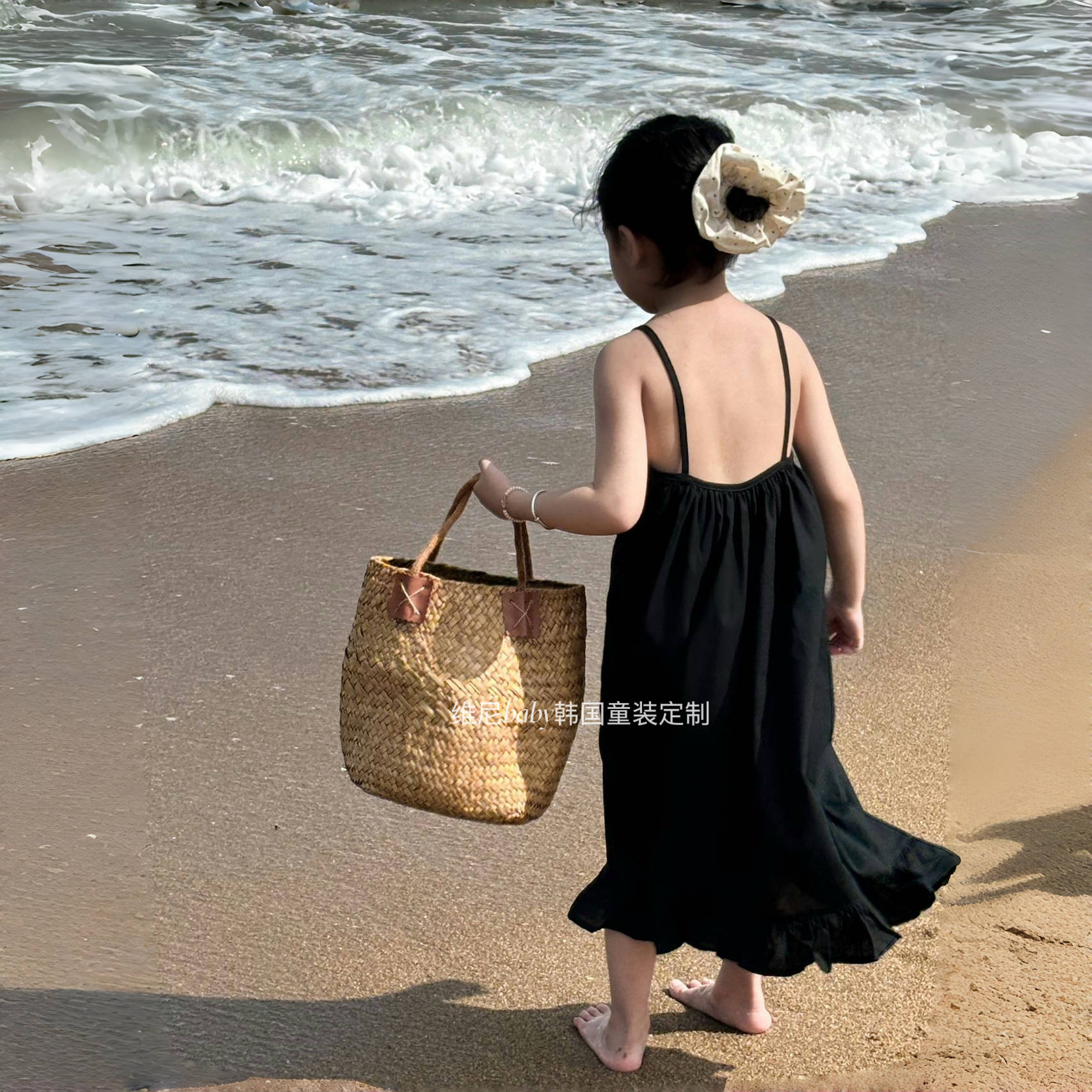 女童时髦露背吊带连衣裙