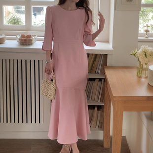 2025年春新款韩国东大门圆领连衣裙七分袖鱼尾修身纯色小香风长裙