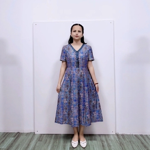 漓桂系夏季V领短袖文艺淑女风气质修身A字摆碎花中长妈妈装连衣裙