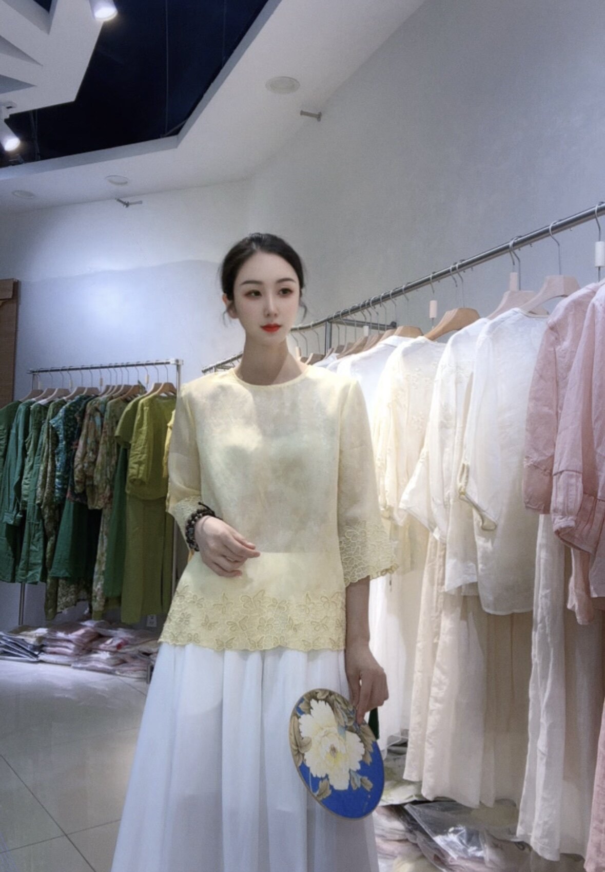 新中式2026新款女士圆领时尚气质优雅百搭刺绣印花五分袖国风上衣