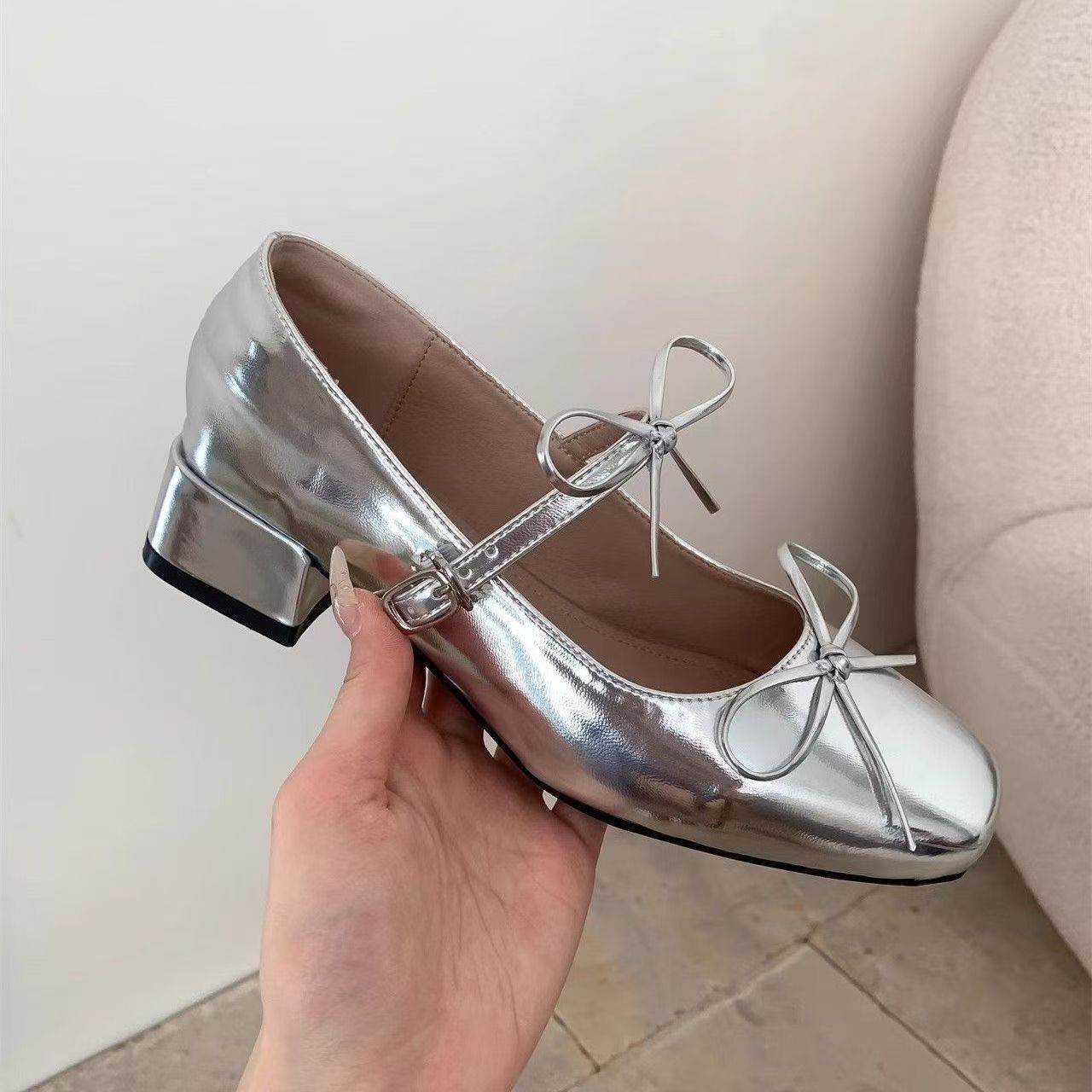 法式高级感蝴蝶结单鞋2025新款粗跟方头配裙子红色晚晚女玛丽珍鞋