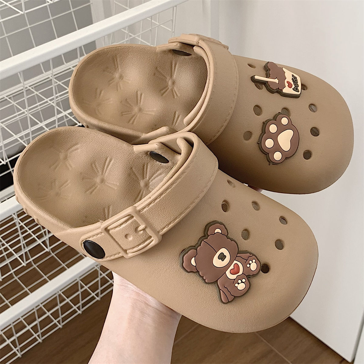 韩版时尚休闲夏外穿洞洞鞋卡通可爱小熊eva踩屎感软厚底包头沙滩