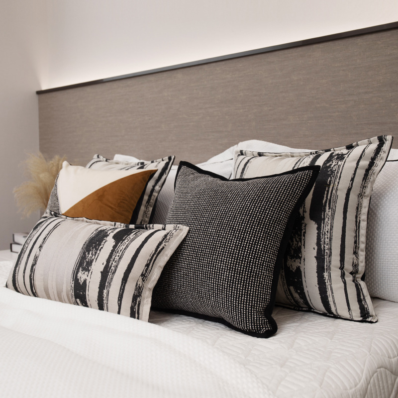 现代轻奢家具卖场样板间床品多件套民宿酒店高端床上靠垫抱枕批发