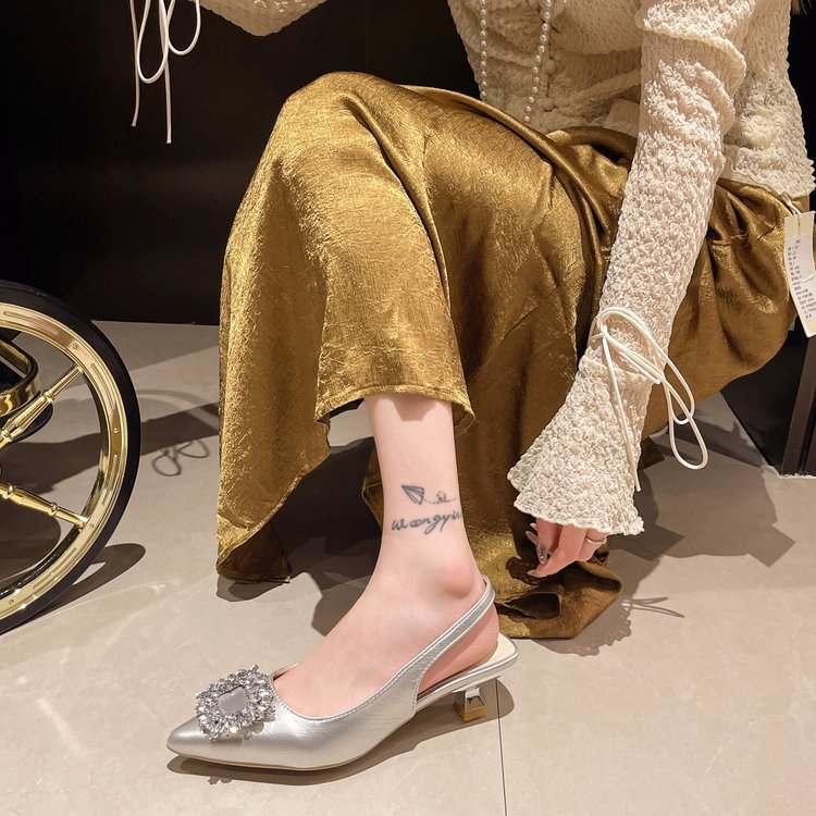 2025夏季新款尖头凉鞋后提带细跟大码方扣高跟鞋温柔时装女鞋批发