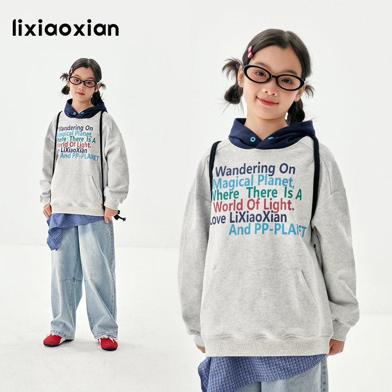 梨小闲春秋女童原创彩色字母卫衣