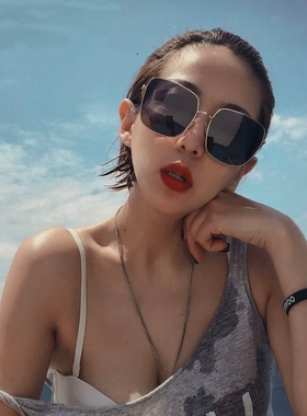 方框超轻防紫外线显瘦太阳镜