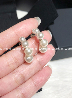 W STUDIO 日韩时尚2019新品甜美五颗珍珠排镶C字形耳环银针防过敏