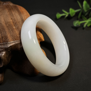和田玉带翠色羊脂白玉手镯女款 翠青三色俄老料送证书 天然玉石正品