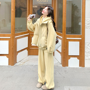 奶黄色羽绒马甲卫衣休闲裤三件套女秋冬2025新款爆款整套ootd穿搭图片