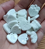 Маленькие бусины-подвески с турмалиновой глазурью «Счастливое сердце» коричневого/белого/красного цвета