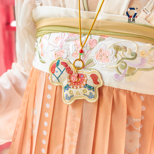 马年双面刺绣香包马香囊挂脖香袋手工车挂珠绣小马挂件钥匙扣礼品