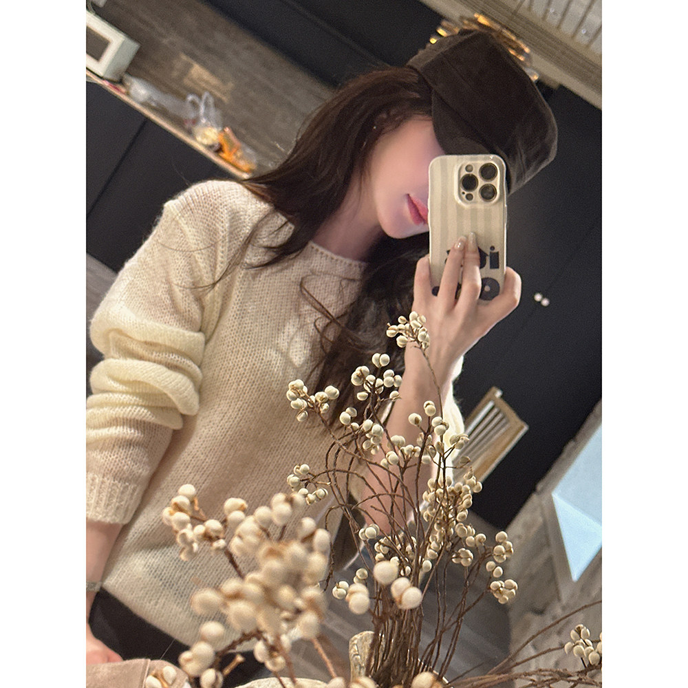 粗针糯叽叽奶油杏一字领毛衣