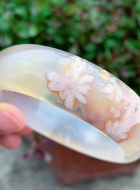 天然冰透粉色百搭飘花玛瑙手镯
