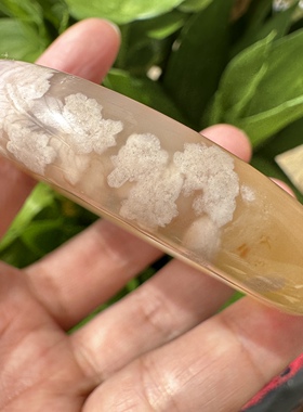 时尚风冰润兔子大花宽版玛瑙手镯