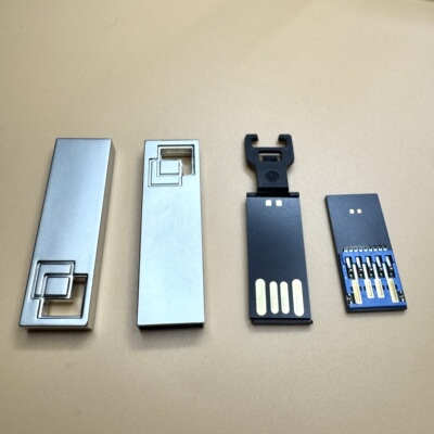 2006年新款U盘外壳金属两方形长款黑胶体2.03.0