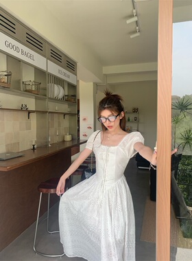 MOMONANA白色交叉绑带度假连衣裙气质法式设计感别致茶歇超仙公主