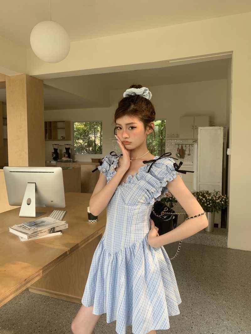 MOMONANA夏法式褶皱V领短裙ins风法式少女收腰显瘦气质短袖连衣裙