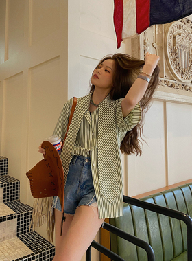 特价现货MOMONANA复古学院风绿色竖条纹领带条纹衬衫宽松短袖衬衣