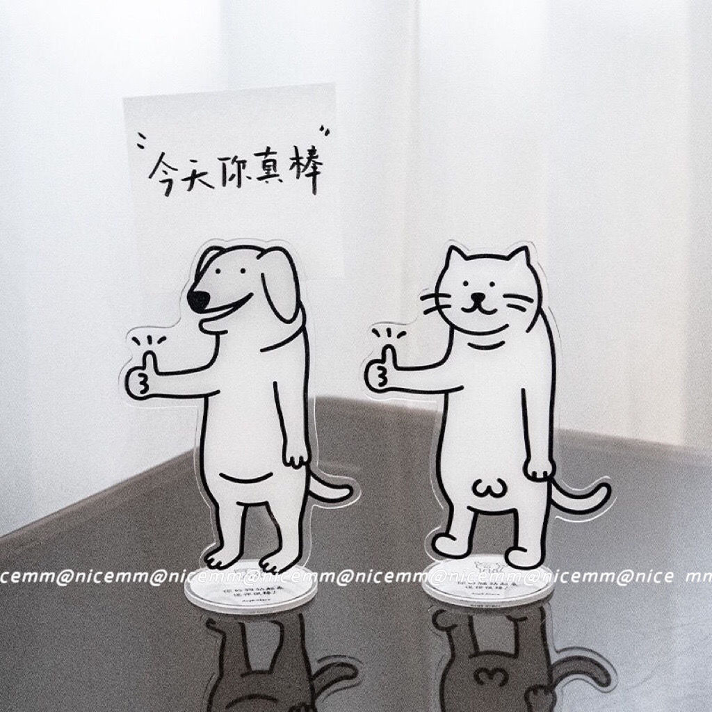 带夹子小狗小猫桌面立牌可爱拿着郁金香小狗亚克力夹摆件ins风图片