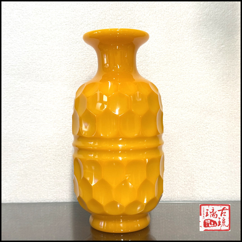 藏品 博山名贵色料大师手工茬棱打磨雕刻老鸡油黄琉璃灯笼瓶花瓶