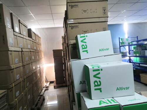 摧鉴施耐德变频器ATV61HU30N4Z ATV61HU40N4Z HU55N4Z全新原装询