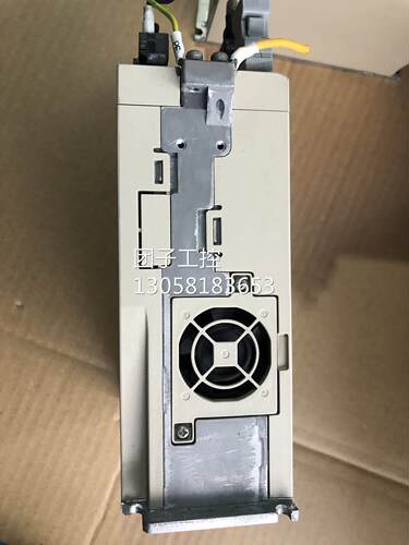 ￥拆机安川七代SGD7S-7R6A10A002,成色非常好，充新件，单机出。