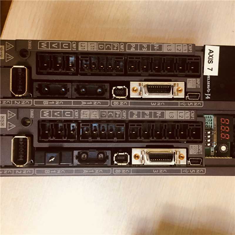 9成新原装正品三菱MR-J4-10B特价出售包邮询价