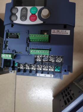富士FRN2.2C1S-4C变频器C1S 系列2.2kw 380V 实物拍照包好询价