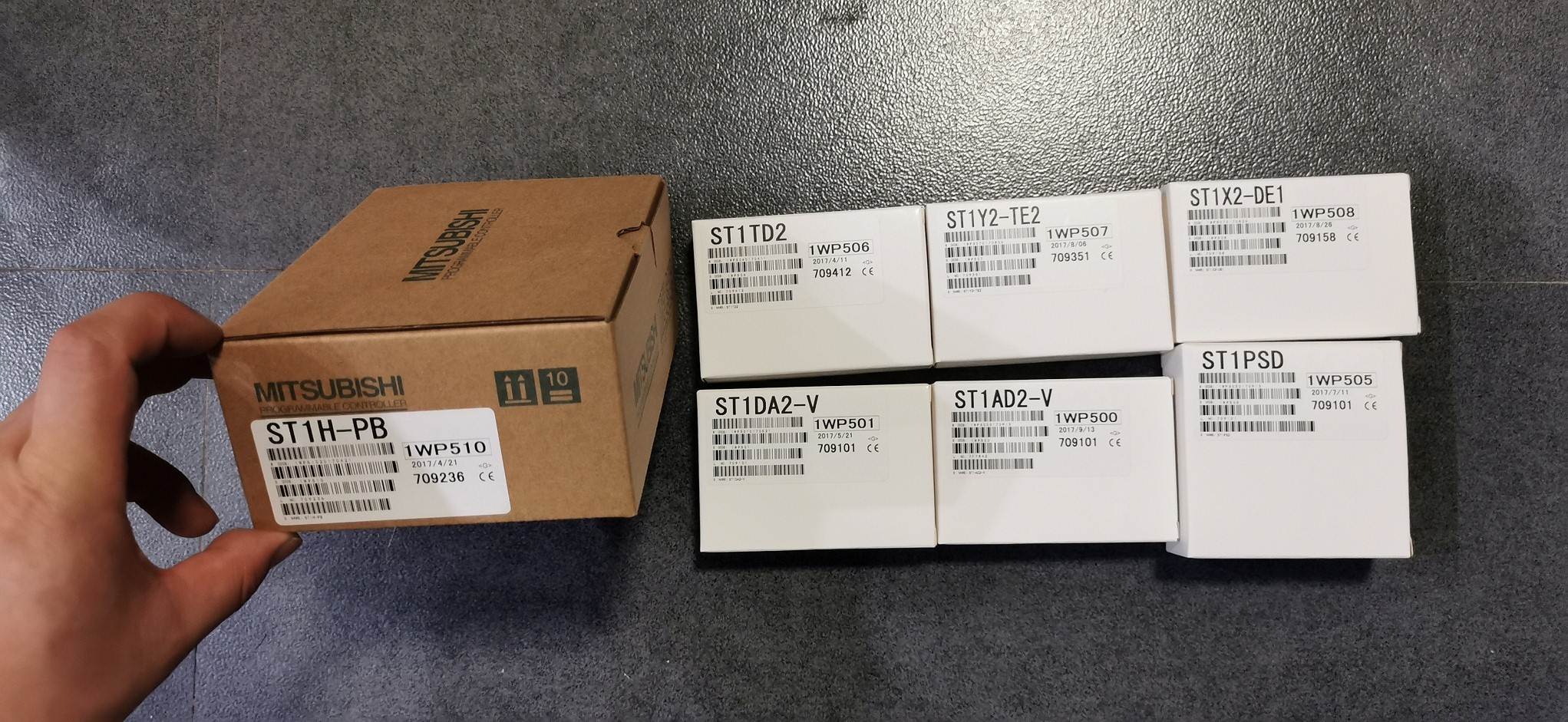 *ST1AD2-V/ST1DA2-V/ ST1H-PB/ST1PSD 三菱PLC模块 全新原装询价