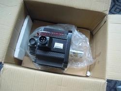！全新安川伺服电机 SGMS-40A2AB 现货欢迎询价询价