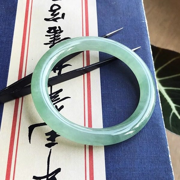 天然A货翡翠手镯圆条冰种满绿色