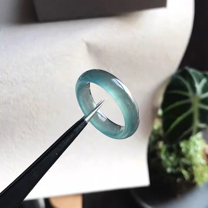 24#危料自然光实拍A货天然翡翠指环冰种蓝水起胶宽条戒指大号证书