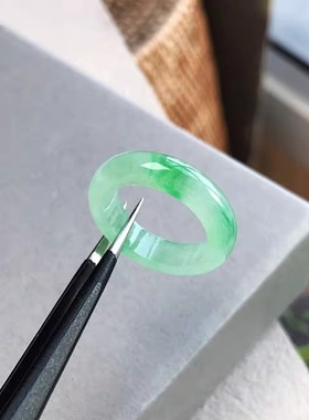 15#缅甸料自然光实拍 天然A货翡翠指环辣绿色飘阳绿色戒指带证书