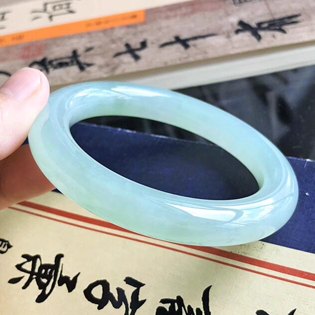 缅甸天然老坑A货翡翠手镯