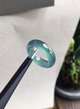 11#高透危料自然光实拍A货天然翡翠指环冰种蓝水绿色宽条戒指证书