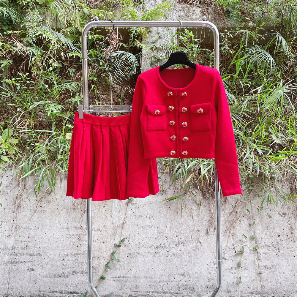 法式千金风中国红心型钻扣圆领短款针织开衫外套+长半身裙+百褶裙,女装/女士精品,时尚套装,淘宝优惠券,粉丝福利购,淘宝优惠卷