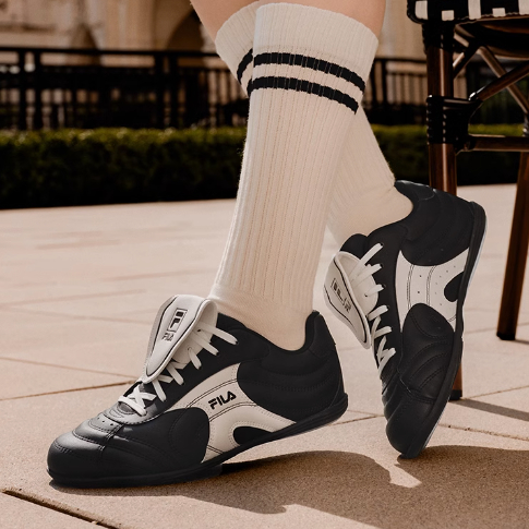 斐乐FILA德训鞋女运动休闲新款时尚百搭黑色鞋水舞鞋F12W511122F