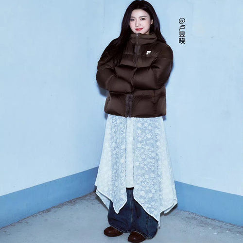 卢昱晓同款FILA/斐乐女冬季宽松面包服保暖立领羽绒服T11W445903F