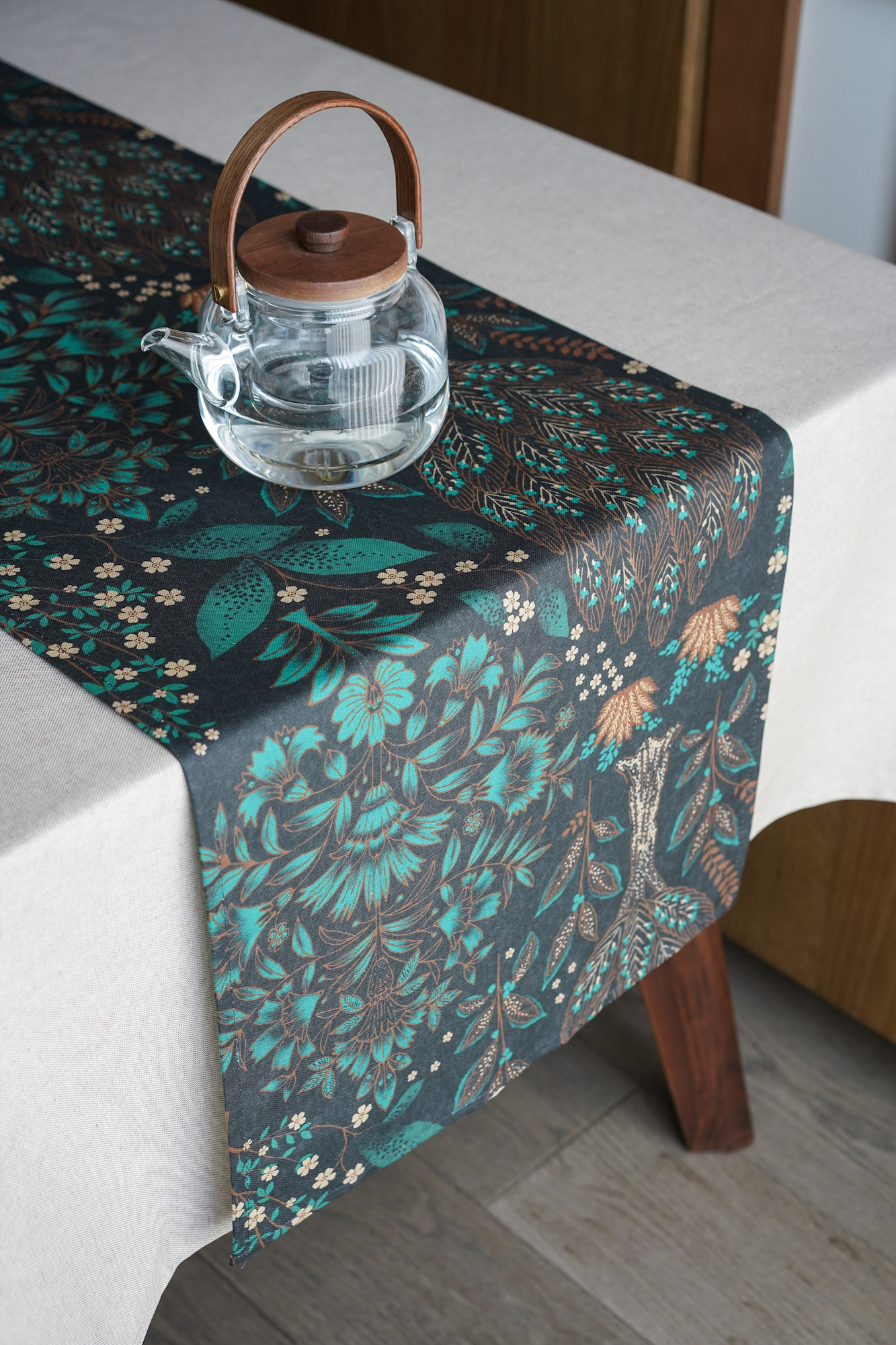 GIRONES进口防水防油桌旗